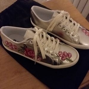 NWOT BRADFORD EXCHANGE 7